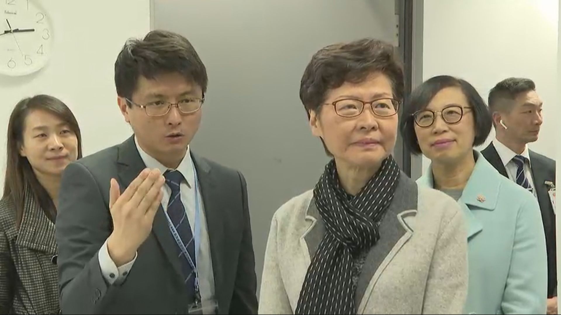 林鄭月娥到高鐵西九龍站視察防控措施
