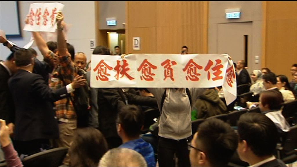 區諾軒批政府未能解決貧窮問題