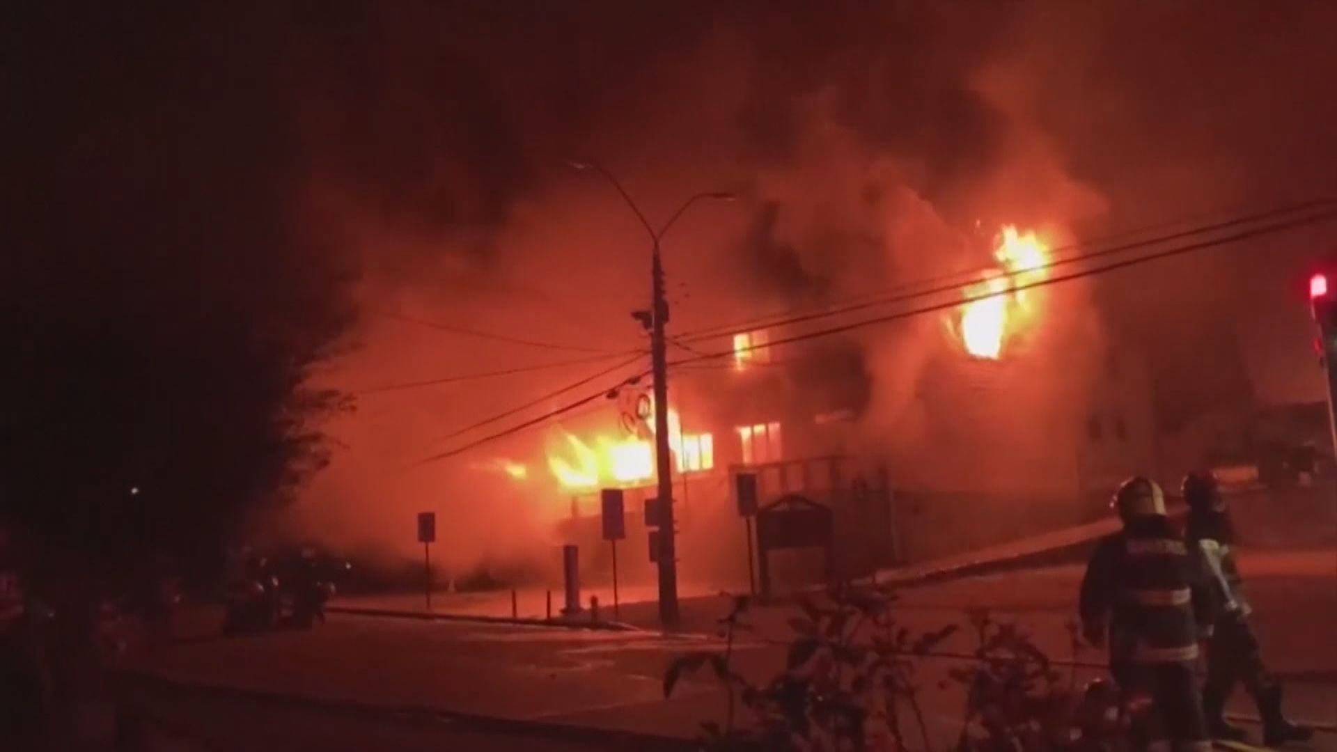 智利雜耍藝人被警員槍殺引發示威