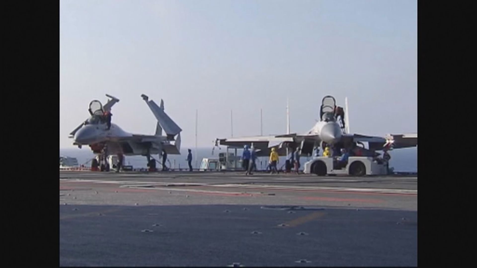 遼寧艦等六艘艦艇通過沖繩進入太平洋