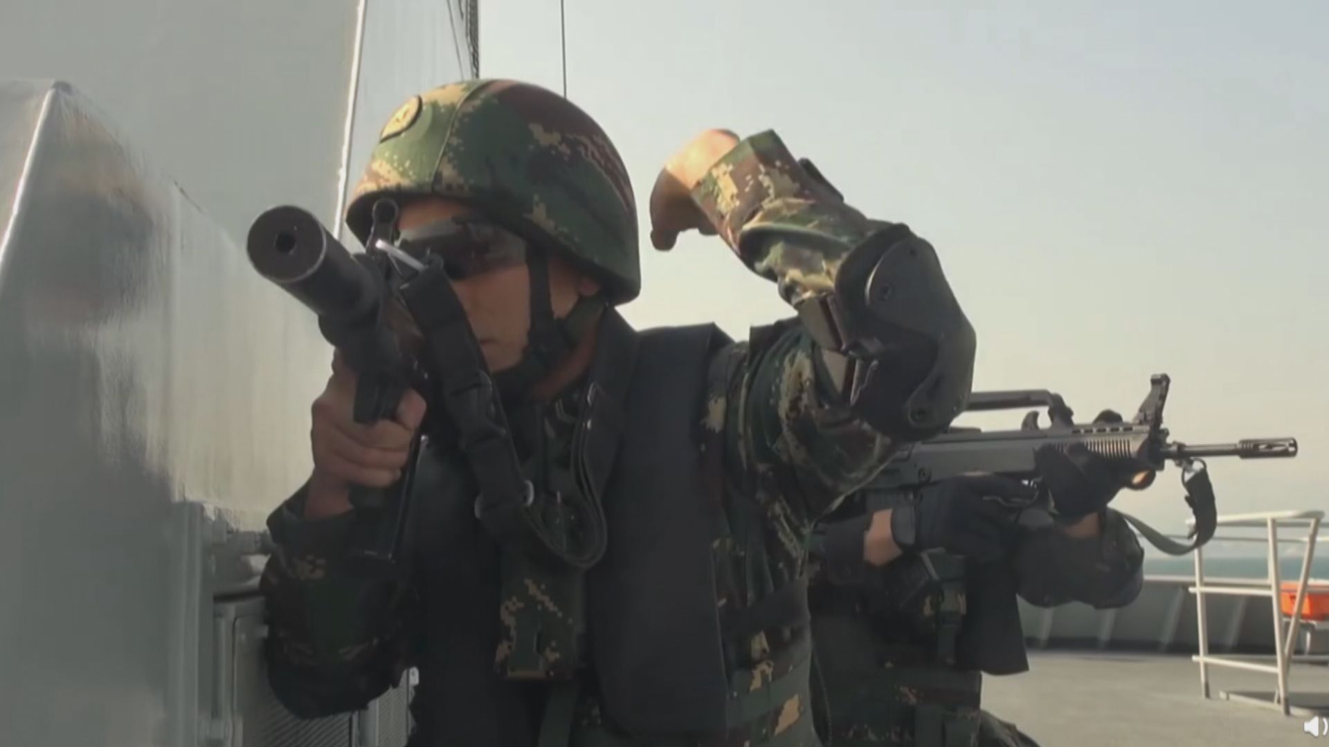 駐港部隊三軍在維港展開多項實戰演練