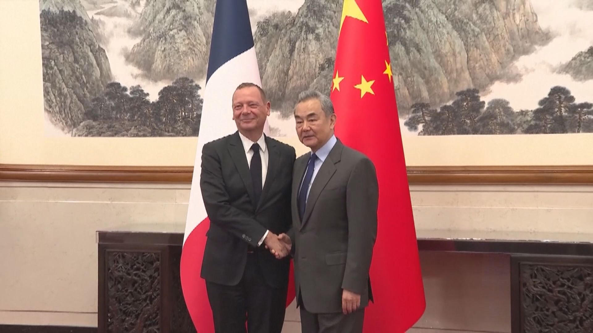 王毅與博納通話　稱中歐磋商解決經貿摩擦具有重要意義