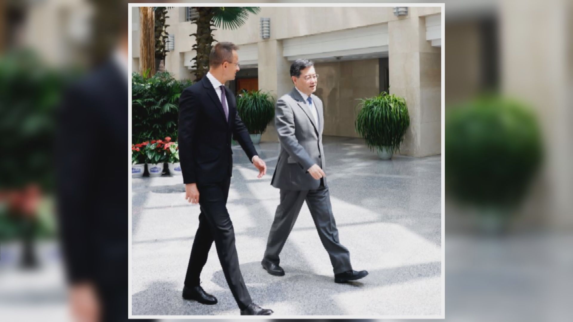 王毅和秦剛分別會見到訪的匈牙利外長西雅爾多