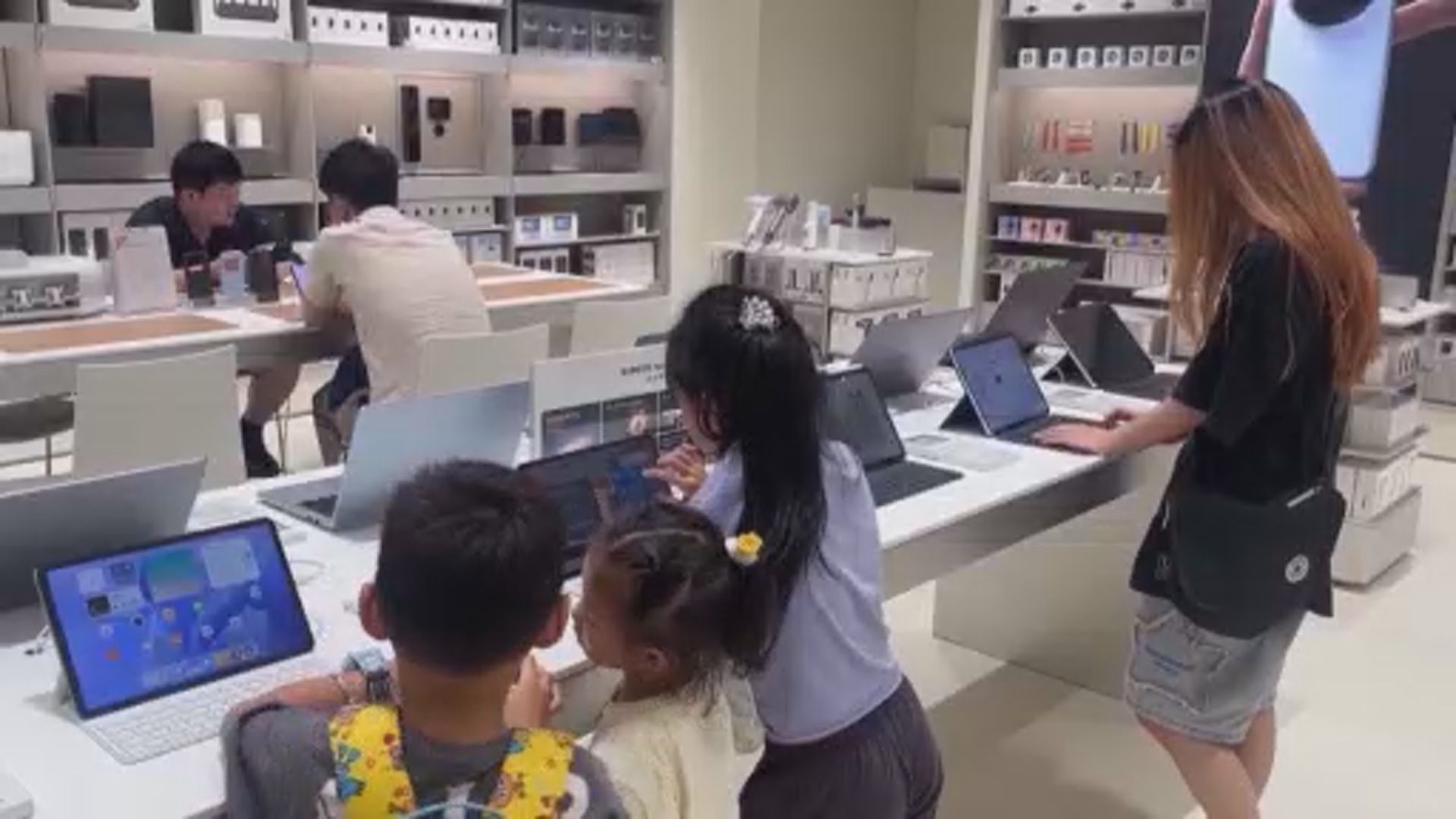 國務院常務會議：要持續穩定股市　推動房地產市場平穩健康發展