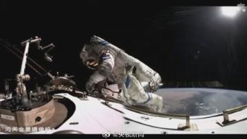 神舟十七號航天員完成首次出艙任務