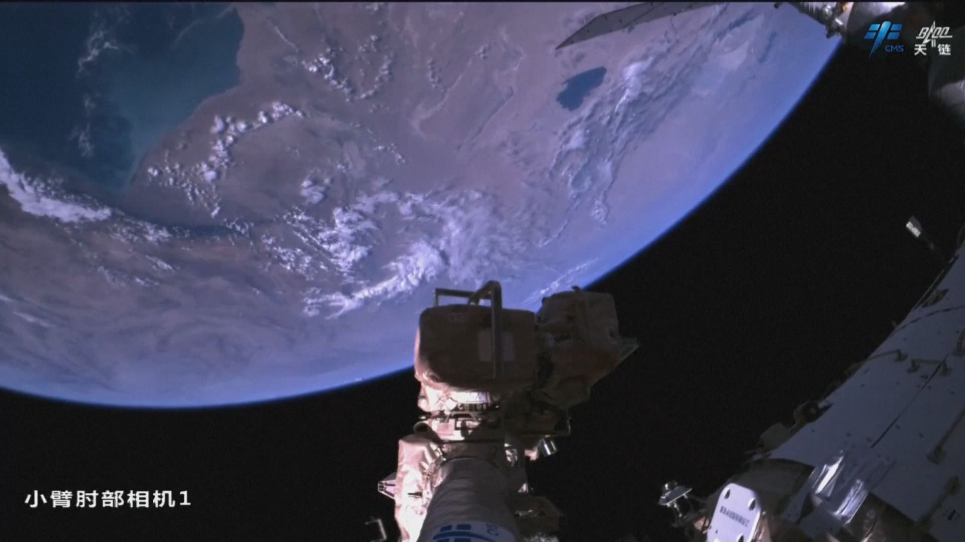 神舟二十號｜載人飛船疑遭太空碎片撞擊　今日返回地球計劃要延遲執行