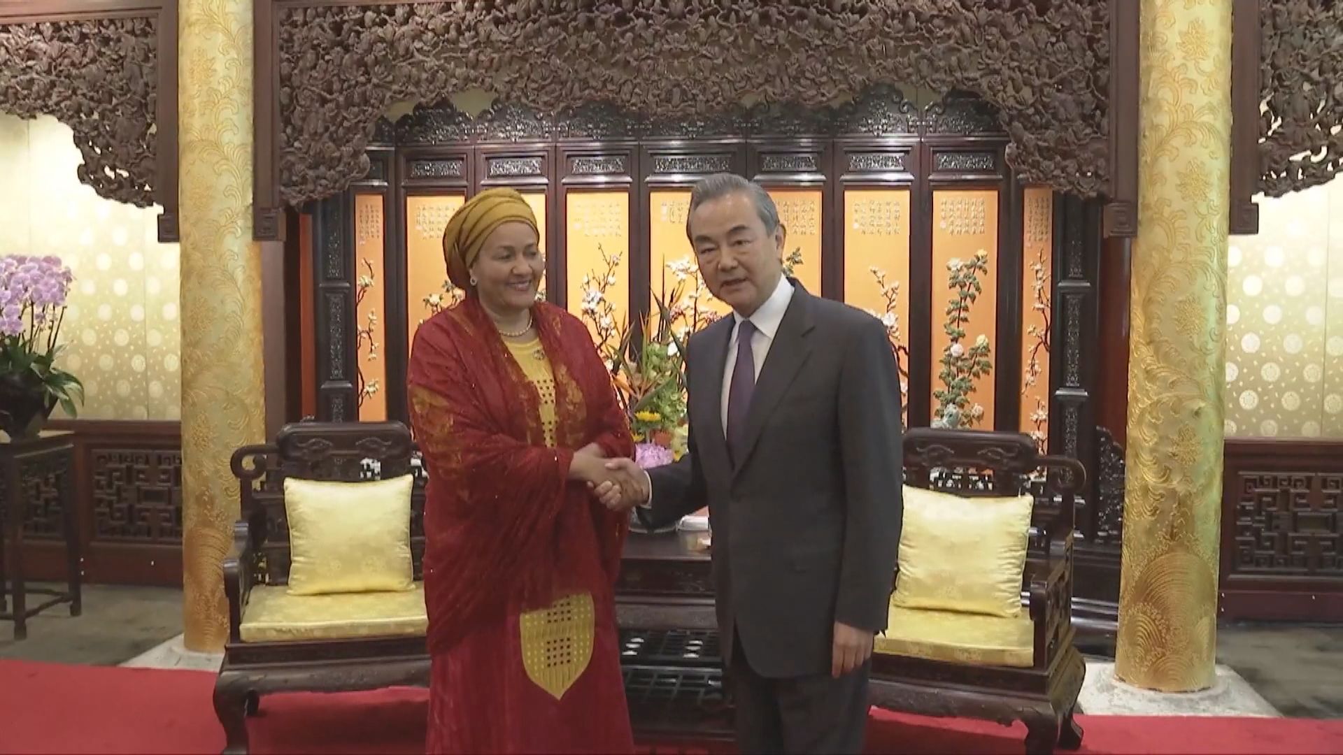 王毅會見聯合國常務副秘書長