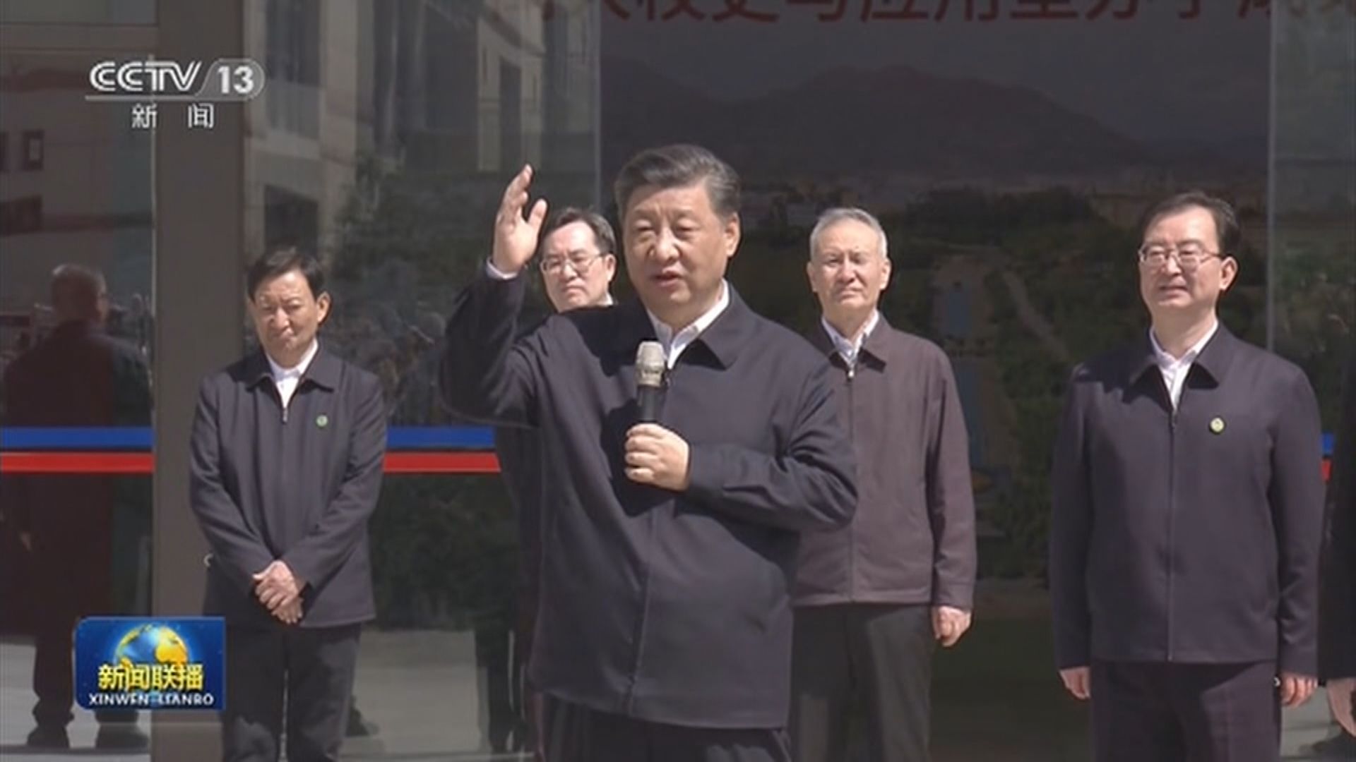 習近平：落實黨中央決策部署　穩中求進工作總基調