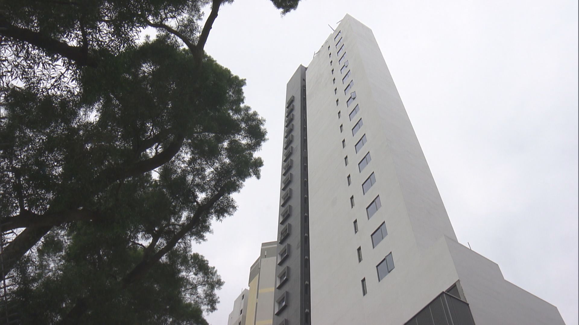 張建宗︰大埔青年宿舍收約九百份申請