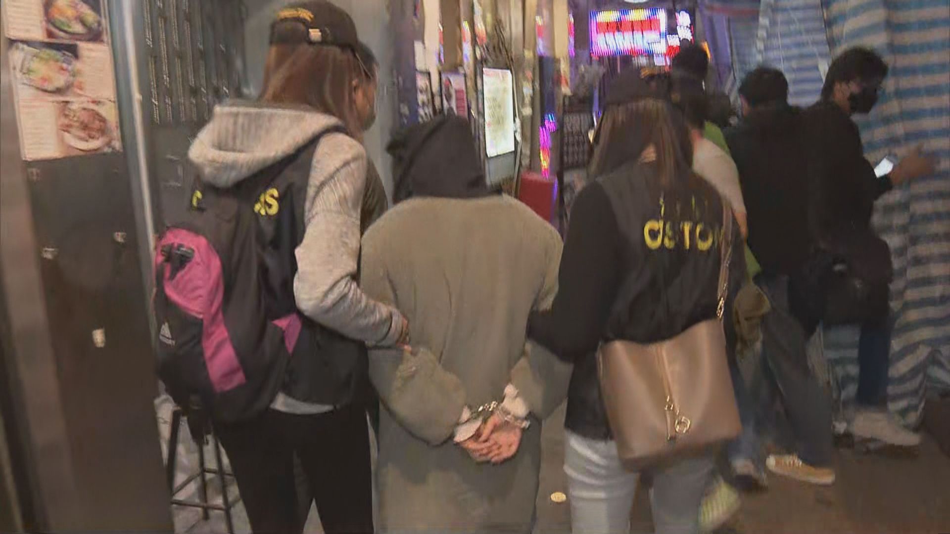 海關拘一女小販　涉賣冒牌貨市值逾30萬元