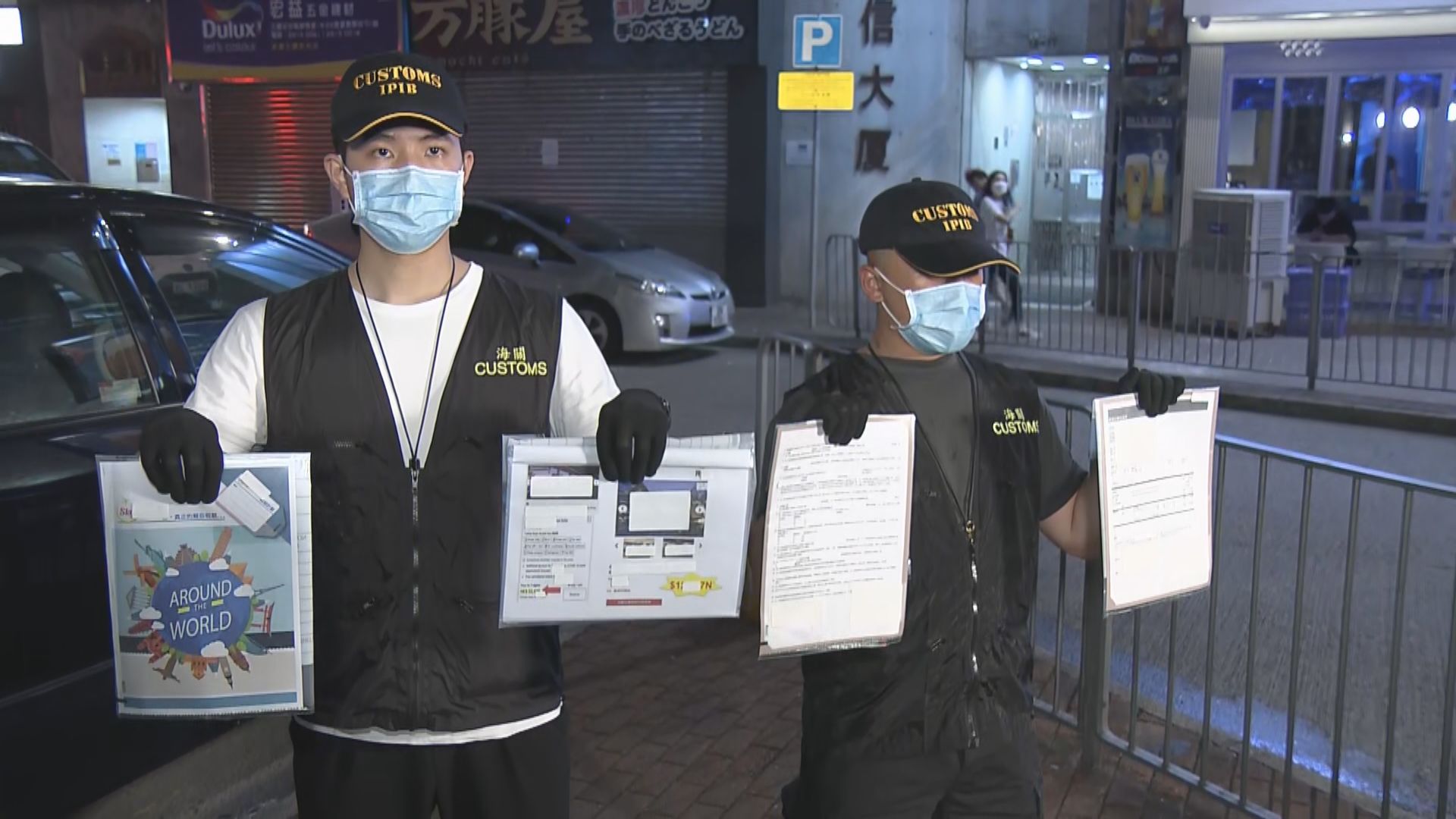 六名旅遊公司職員涉違商品說明條例被海關拘捕