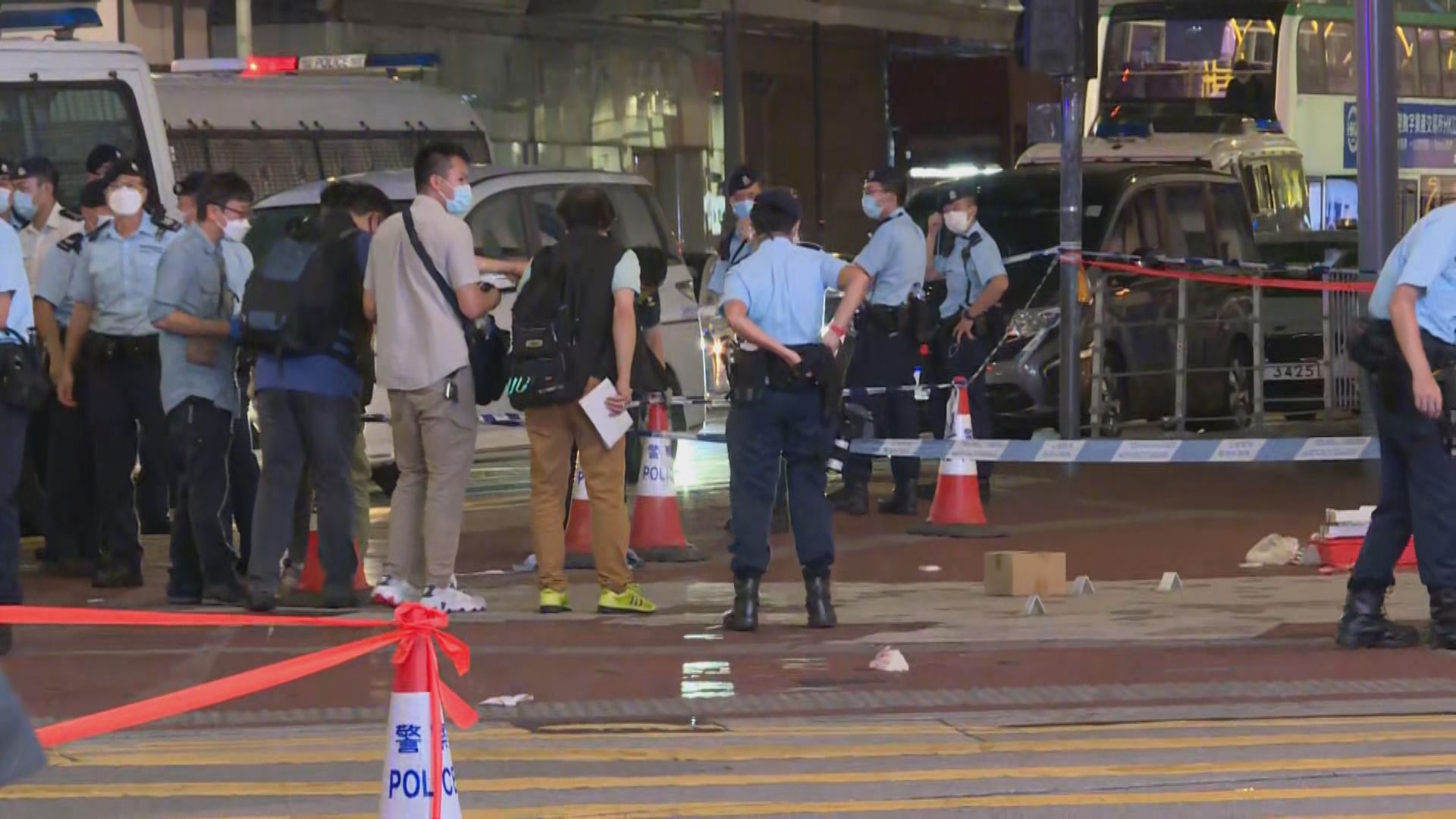 一警員銅鑼灣被刀襲擊　警方封鎖東角道一帶地氈式搜索