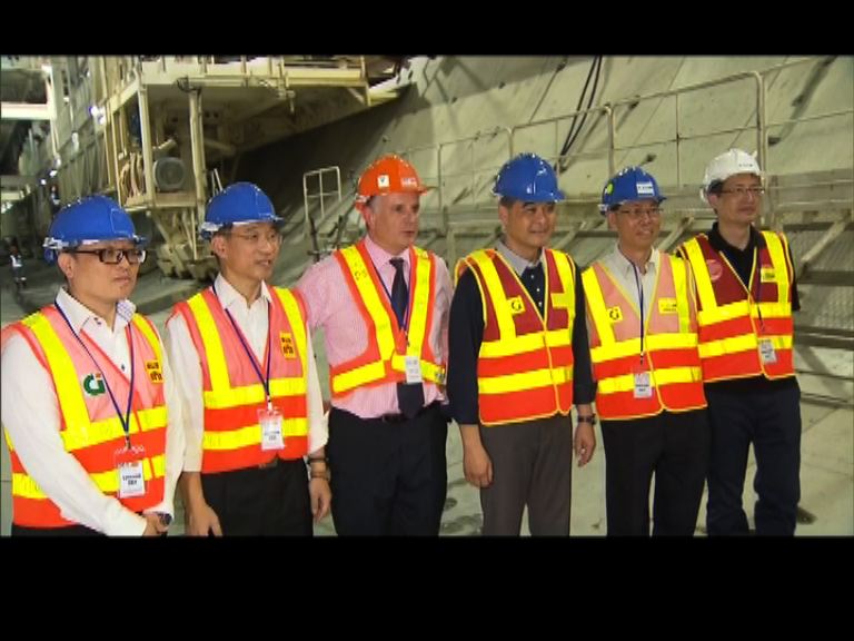 梁振英：冀日後推新工程獲社會配合