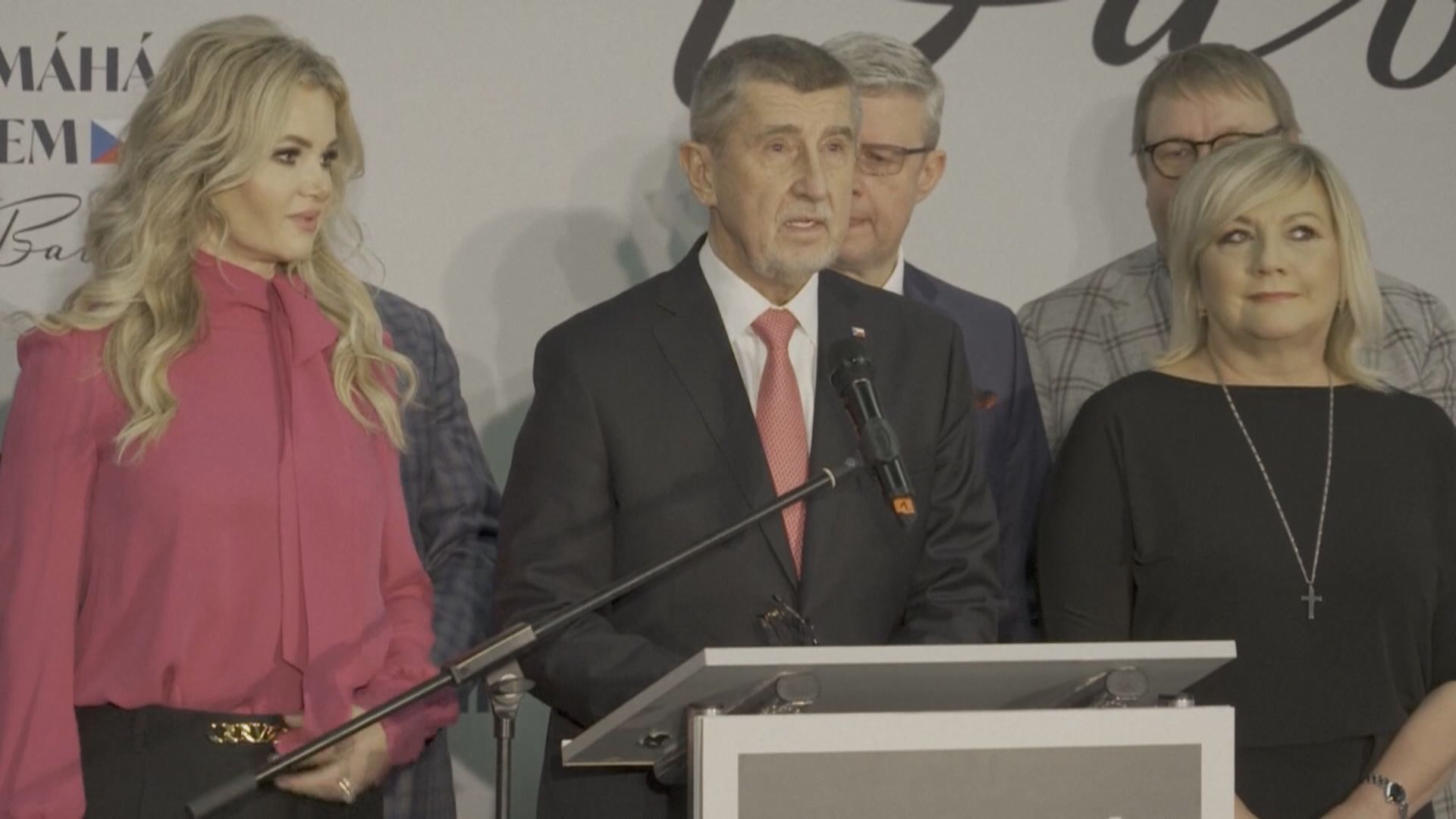 捷克總統選舉　帕維爾及巴比什晉身次輪投票