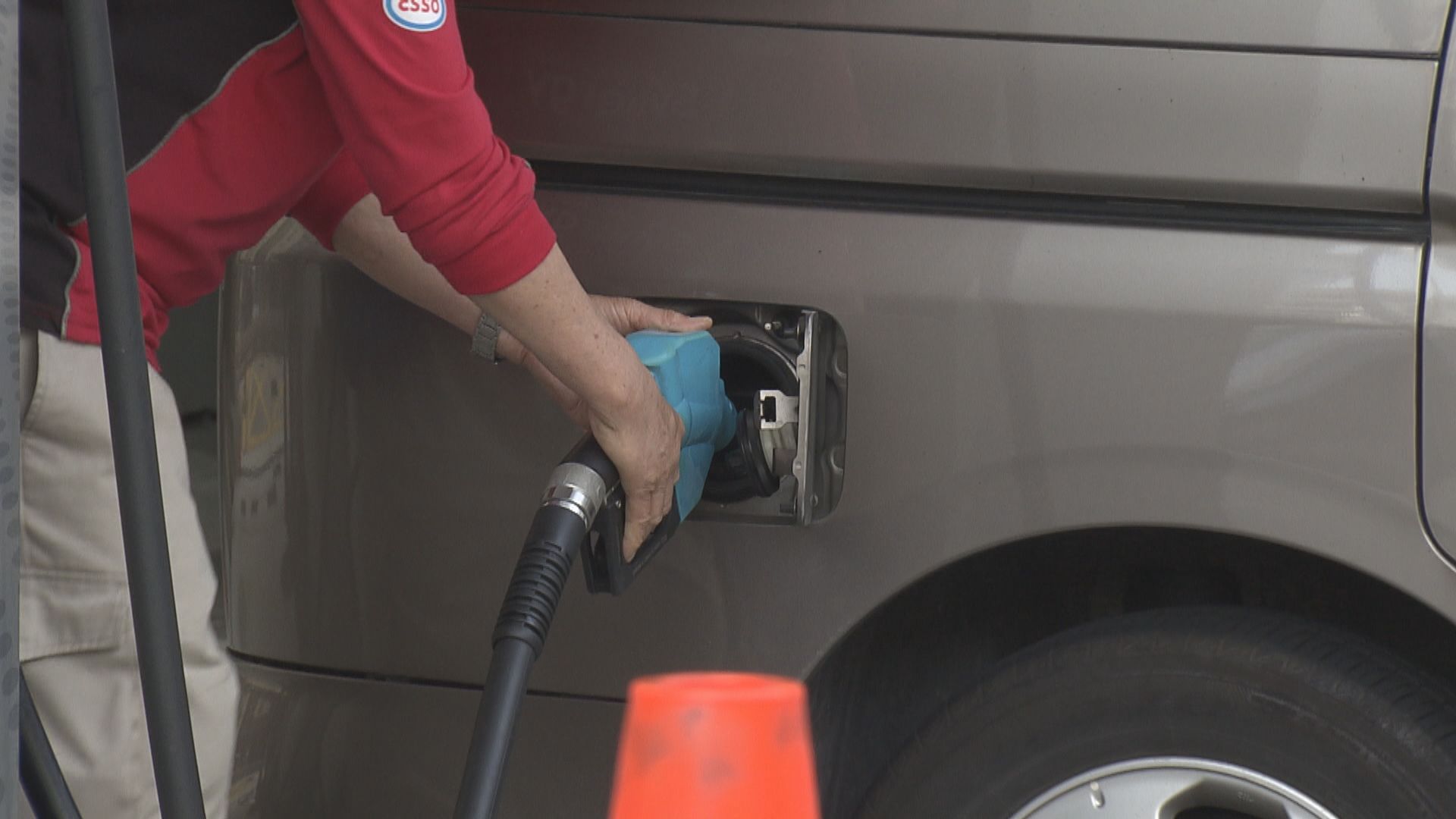 民建聯指多間油公司及超市定價相約　促加大競委會職權