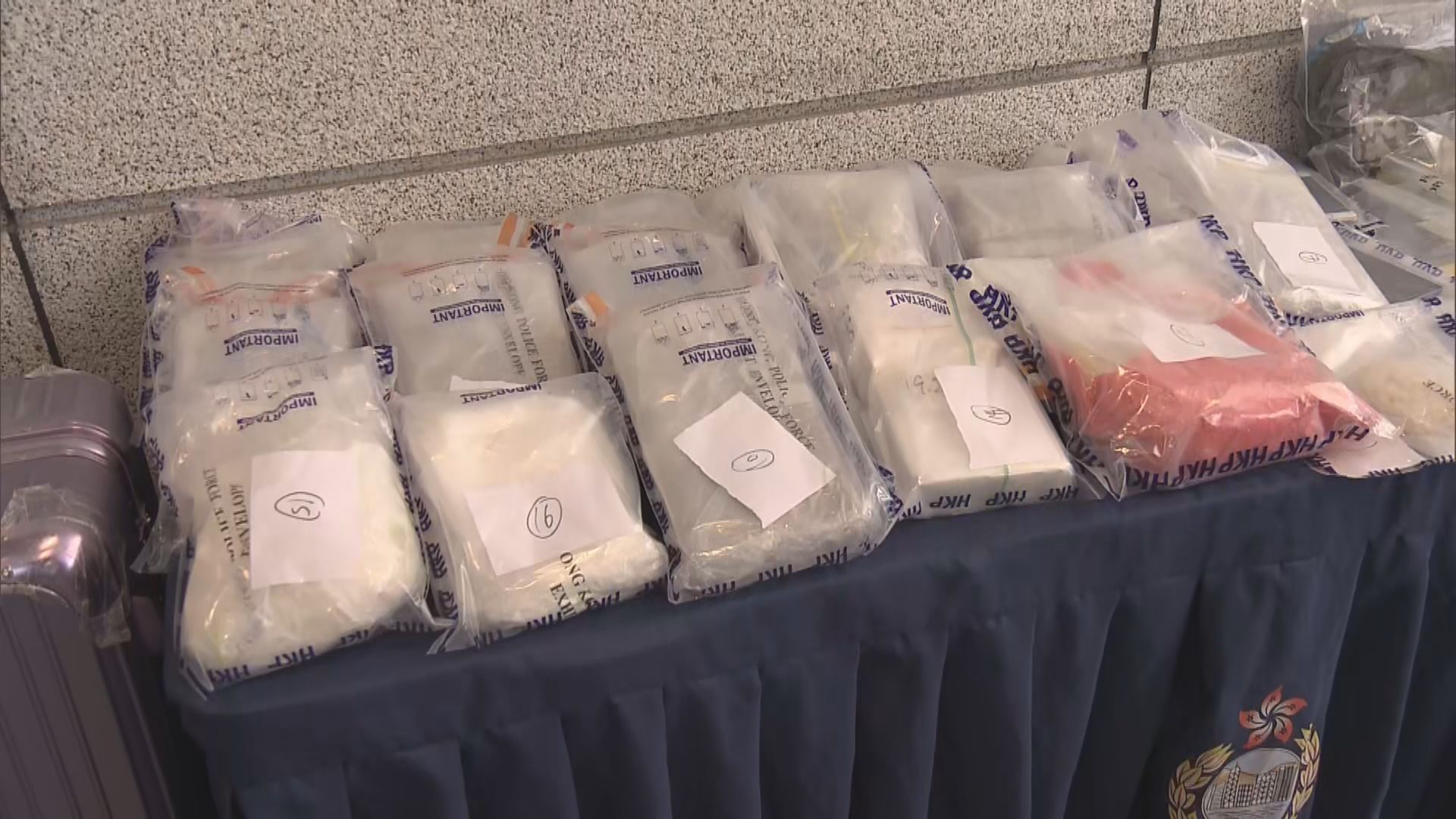 警方青衣露天停車場檢懷疑可卡因拘三人