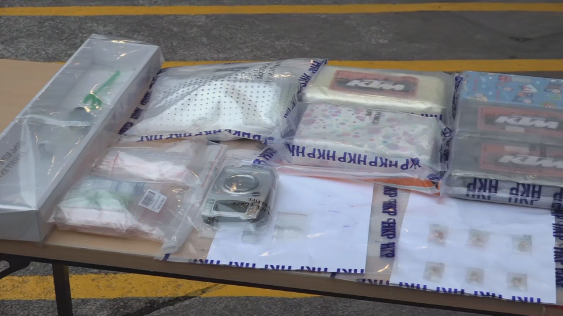 警方拘一對男女檢逾千萬元毒品