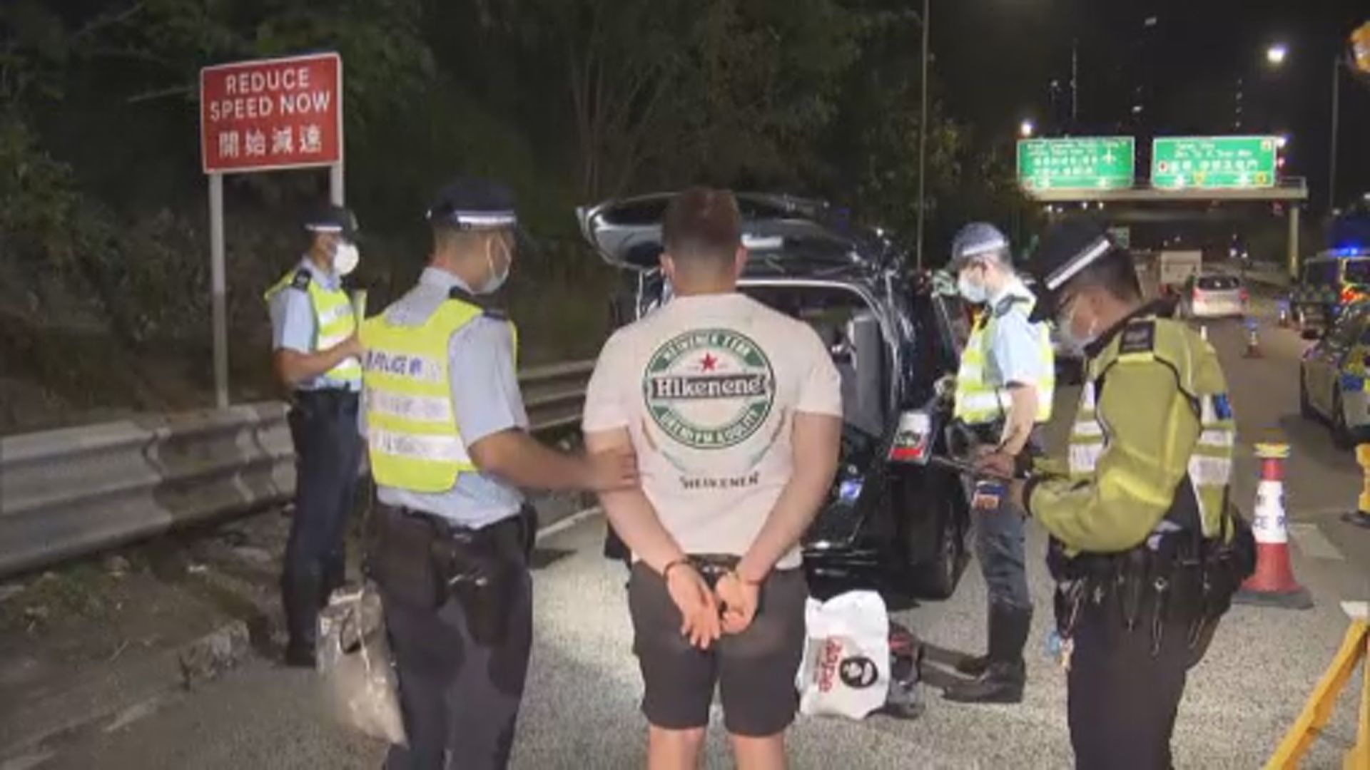 警荃灣路障截私家車司機涉毒駕被捕