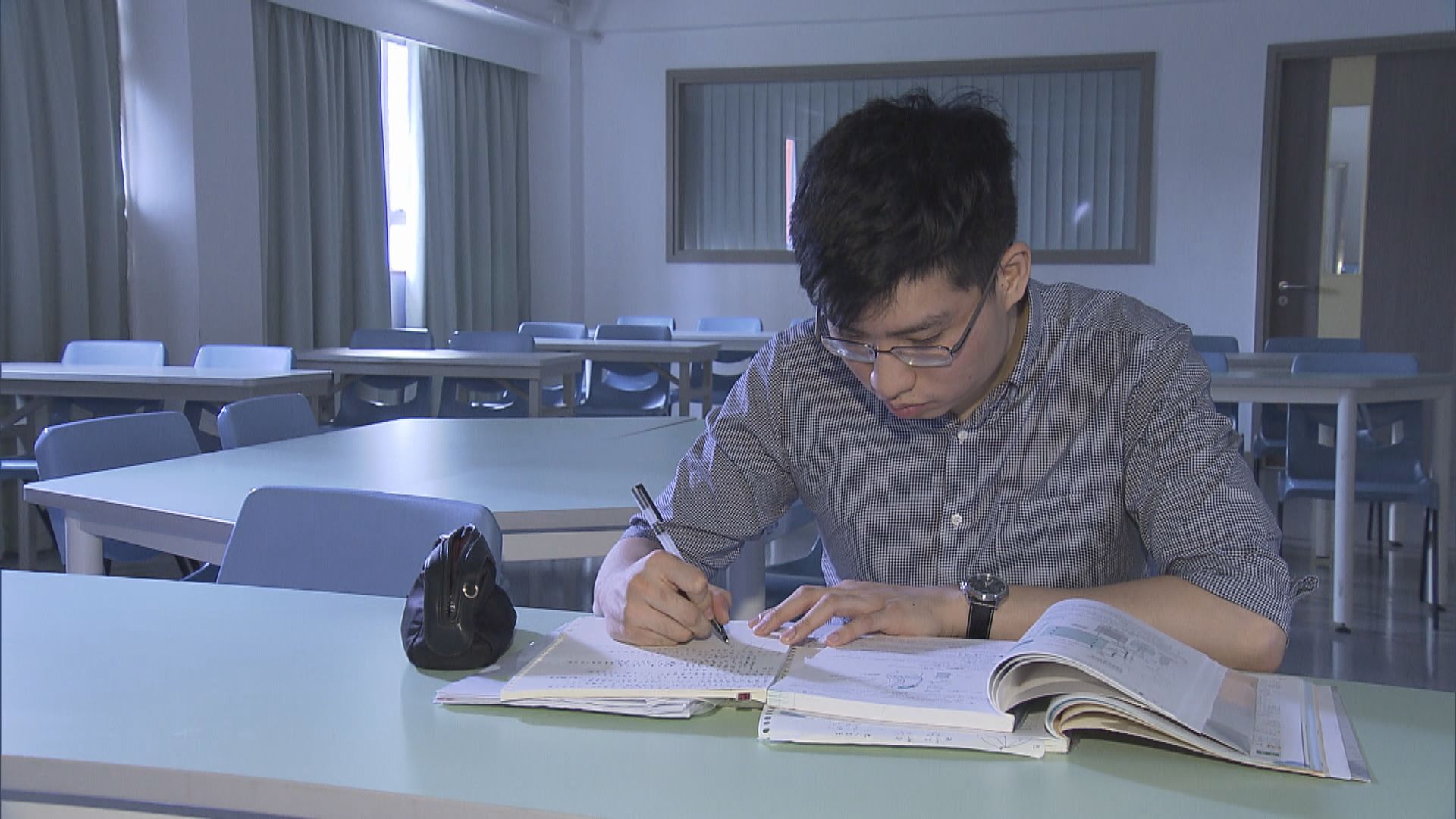 【有心不怕遲】夜校生克服重重困難　文憑試終獲好成績