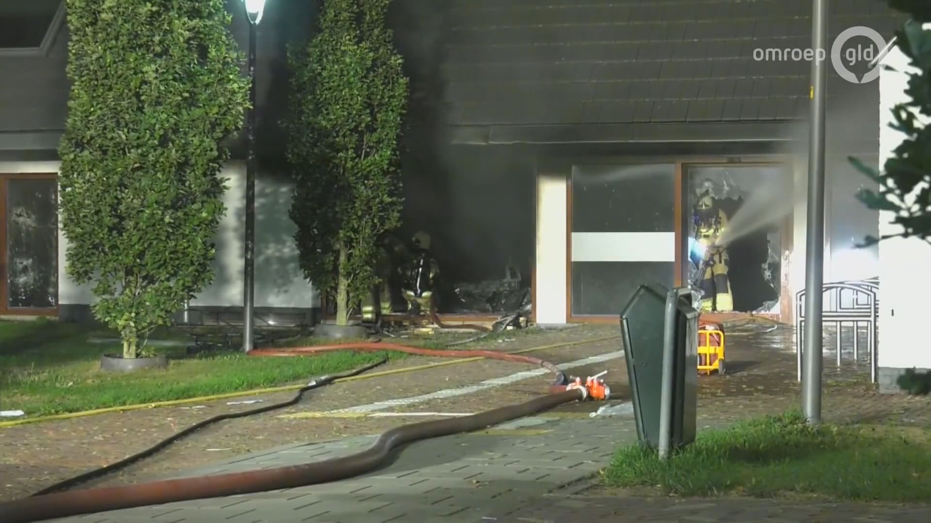 荷蘭載有氣罐汽車撞向市政廳