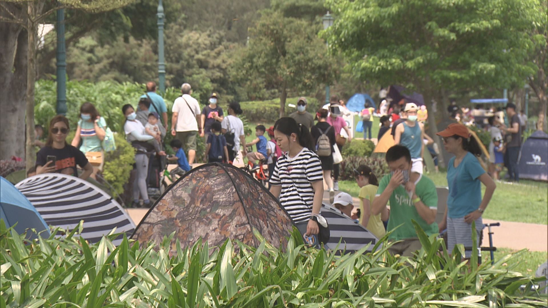 復活節長假期第二天　大批市民到迪欣湖野餐