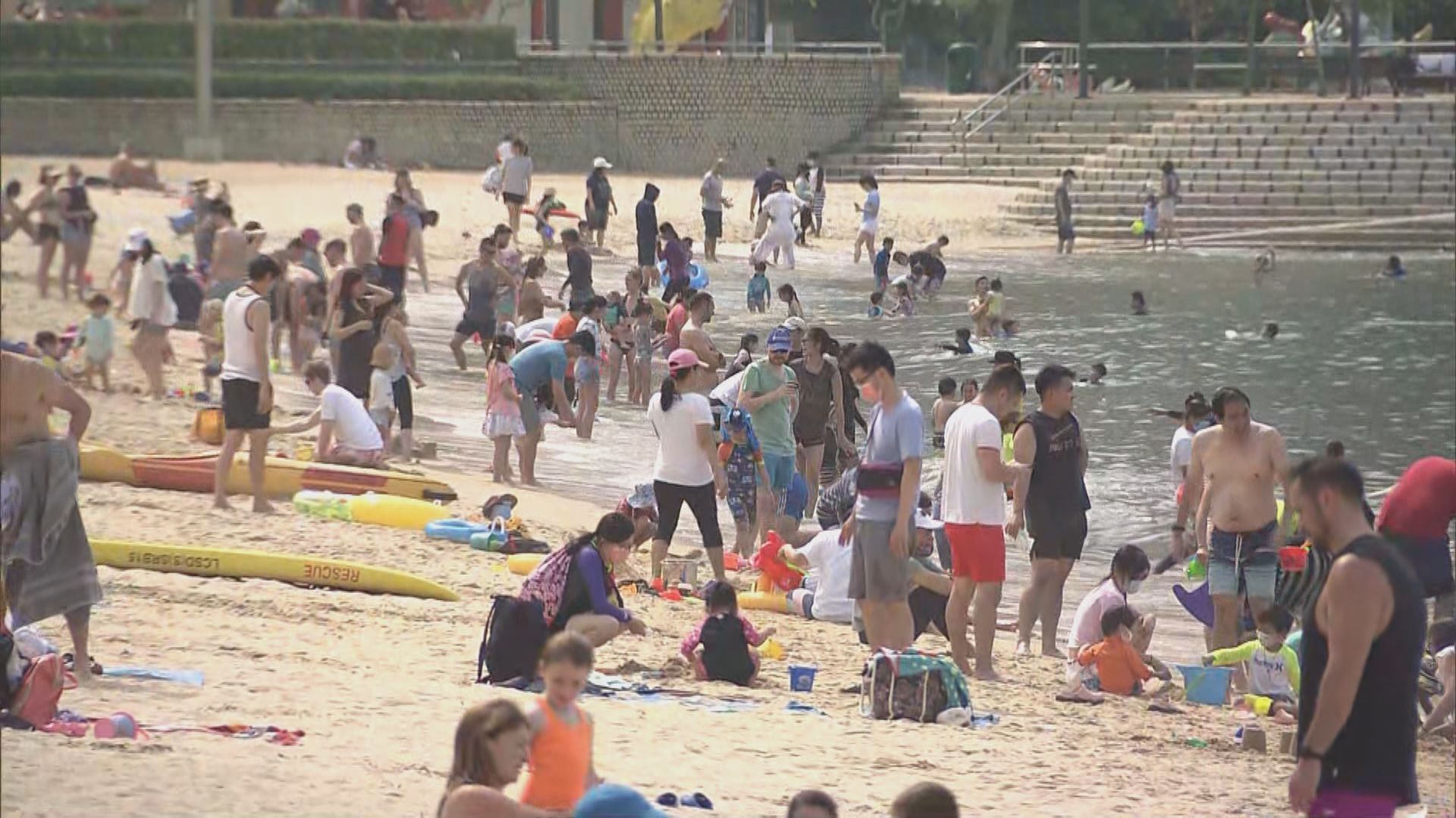 市民趁泳灘重開嬉水　須戴口罩守4人限聚令