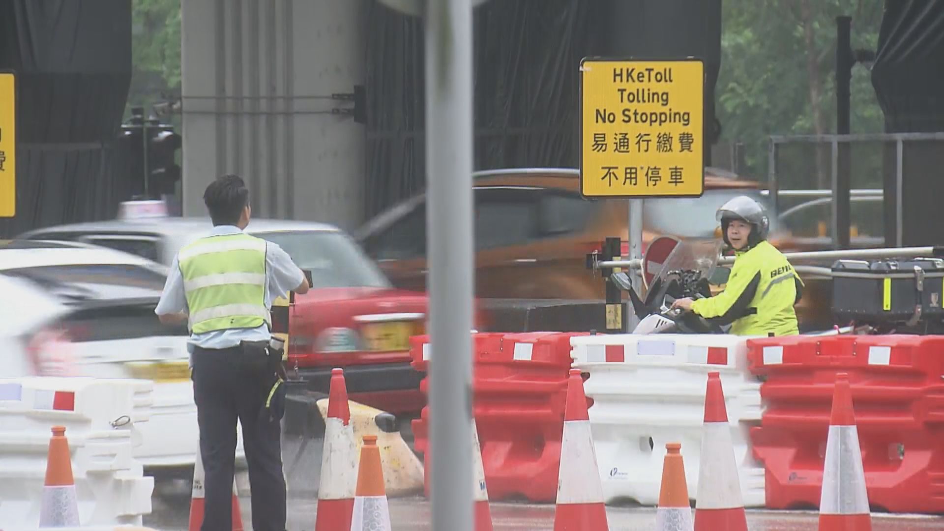 「易通行」實施後首個工作日　青沙管制區交通大致暢順