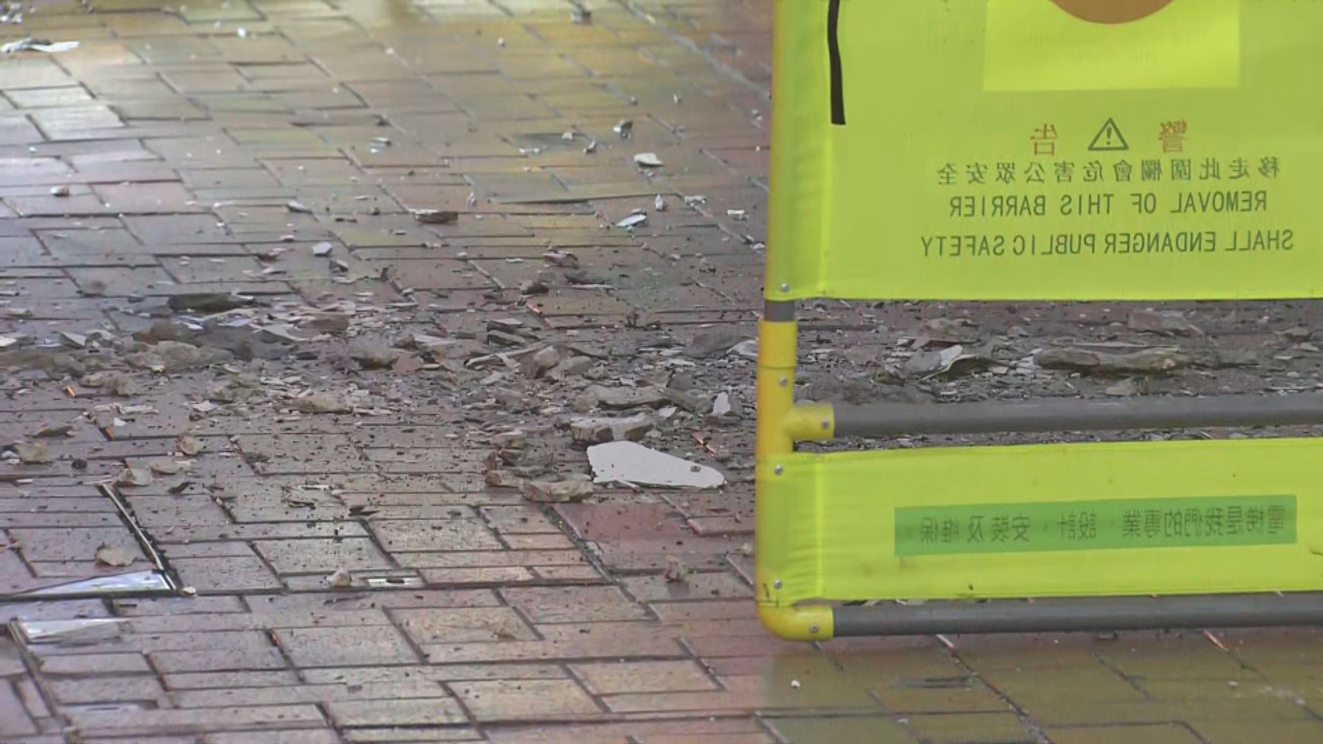 西灣河大廈石屎剝落 男途人頭部受傷送院