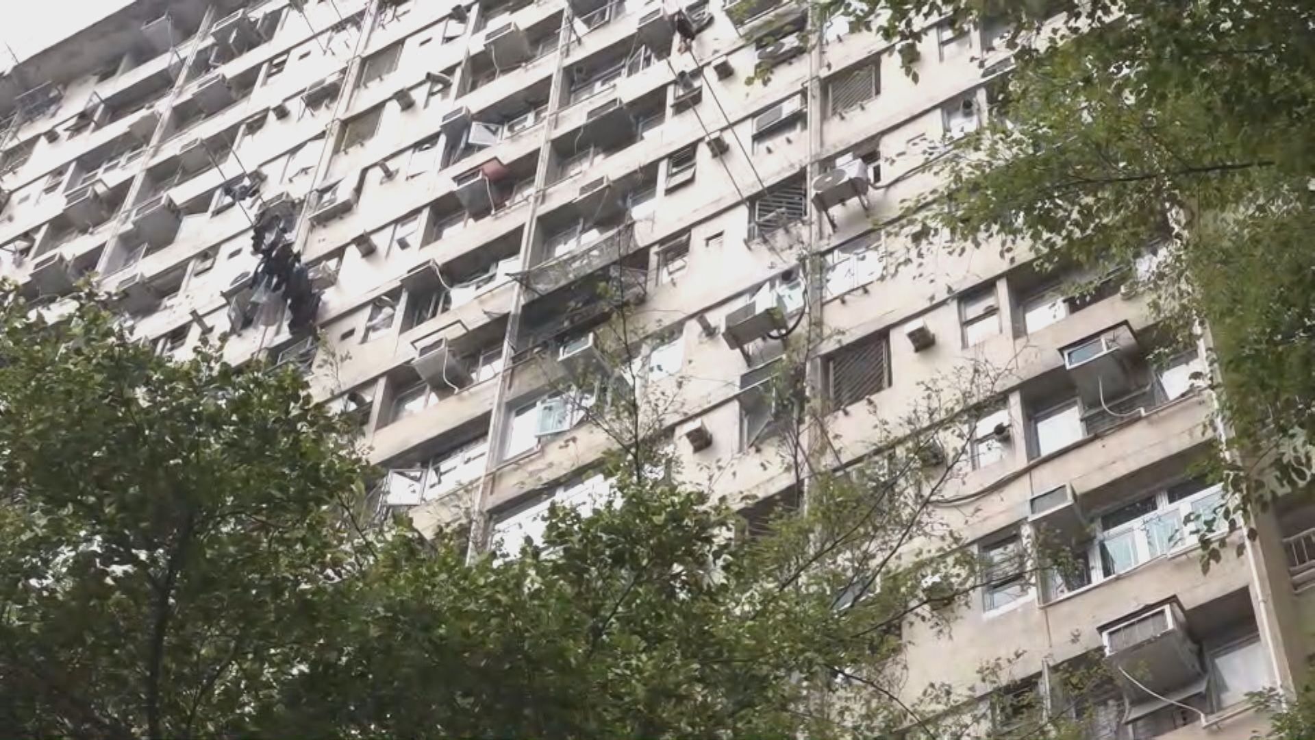 大埔太和邨命案 警方指男死者生前燒炭自殺不遂再跳樓身亡