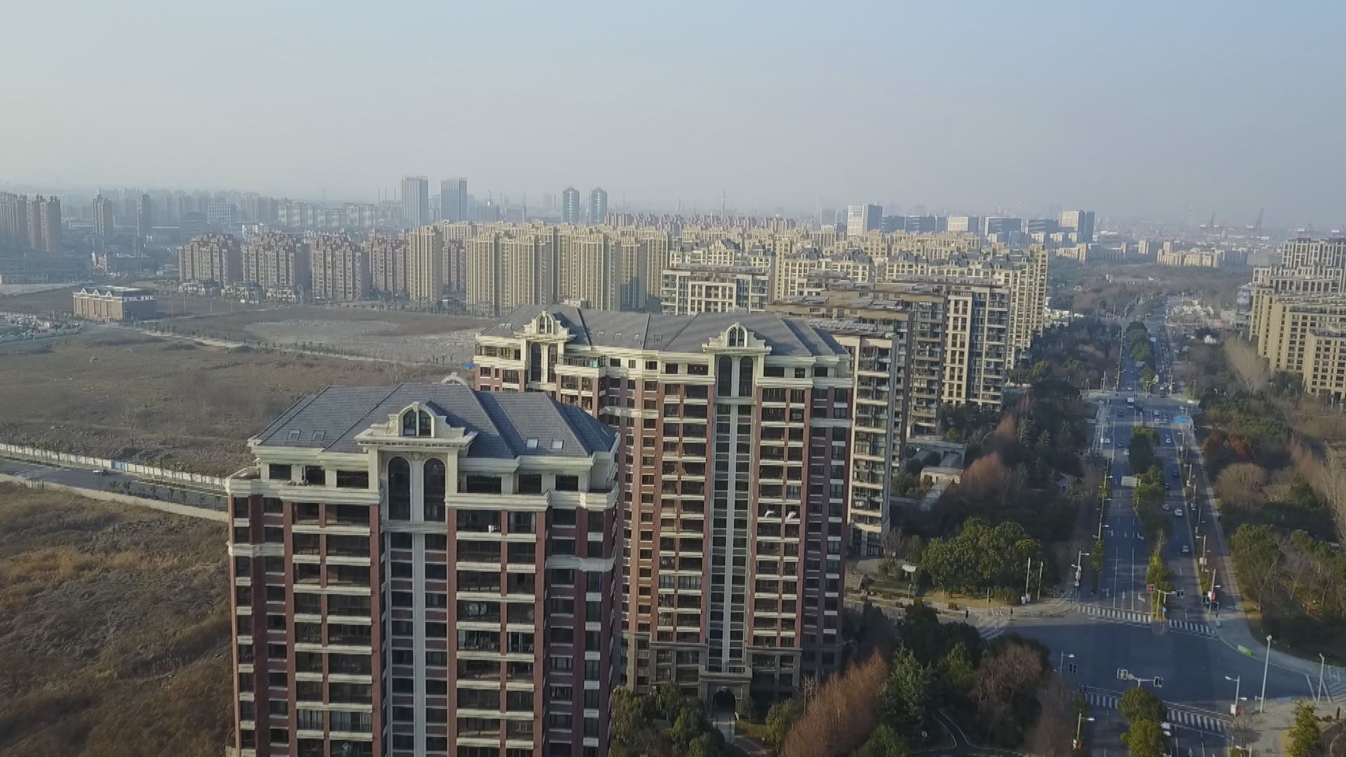 【內房股爆升】彭博:內地擬出新招撐樓市包括減首期