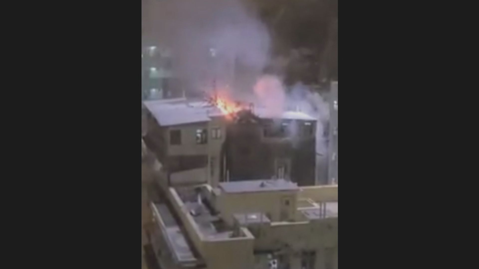 紅磡天台屋失火　南亞漢跳到鄰廈天台逃生