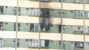 大圍美林邨住戶疑香燭引致火警　兩人不適送院