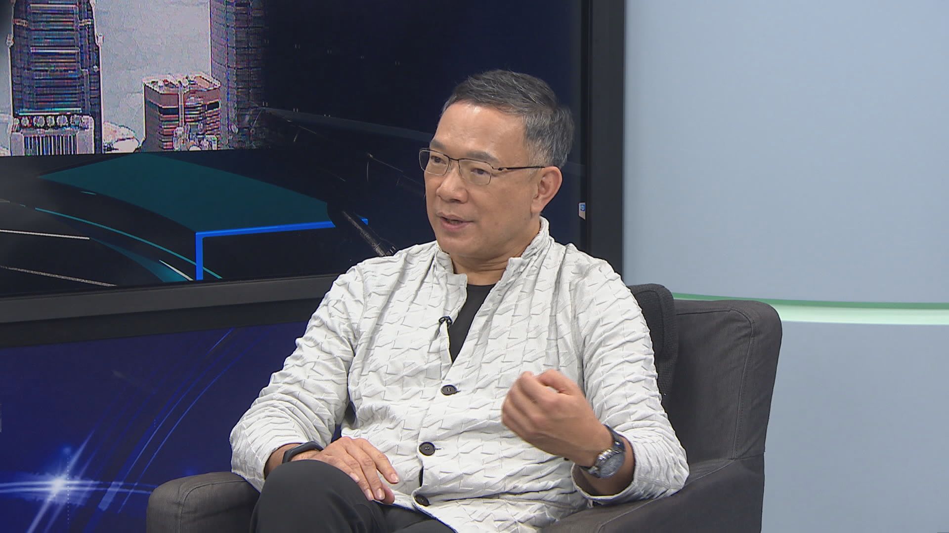 謝偉俊促檢討不誠實取用電腦罪
