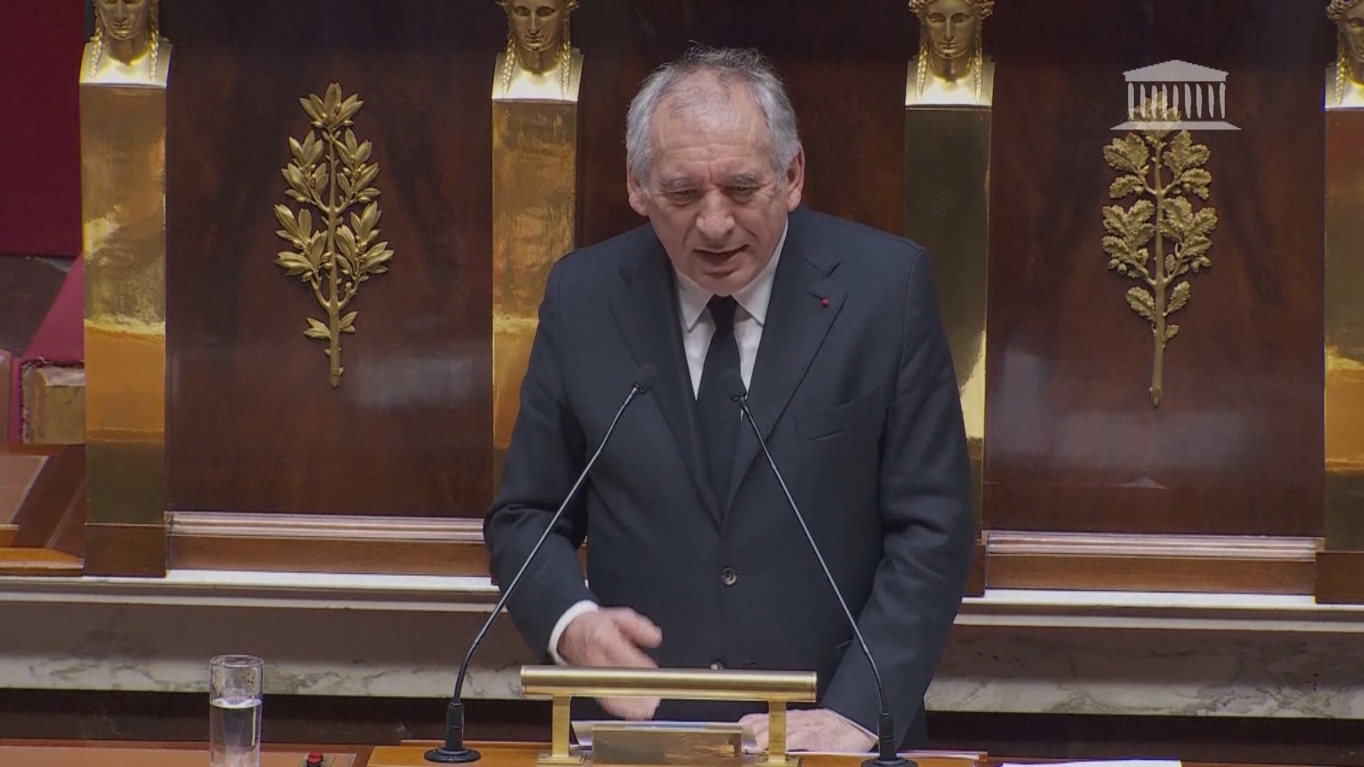 法國國民議會未能通過對貝魯政府不信任動議