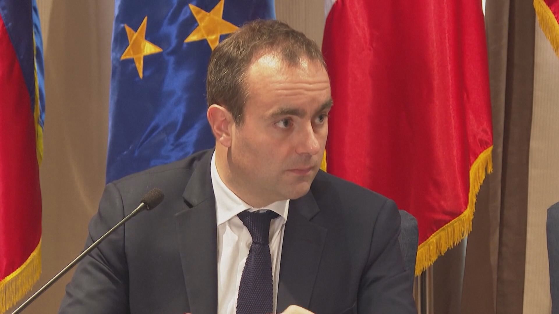 法國新任總理勒科爾尼表示放棄上屆政府減少公共假期計劃