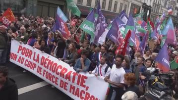 法國約有30萬人示威抗議巴尼耶出任總理