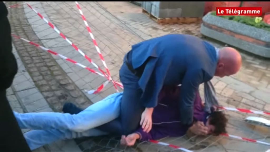 法前總理瓦爾斯被平民掌摑