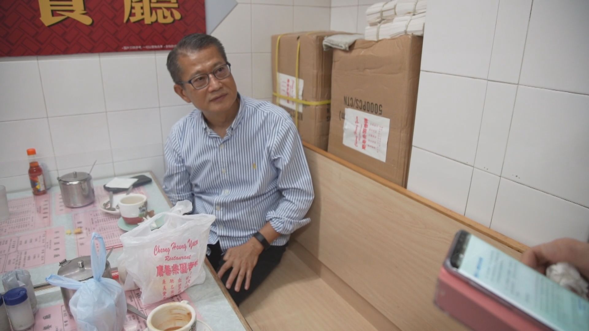 陳茂波︰消費券計劃首星期接逾480萬個登記