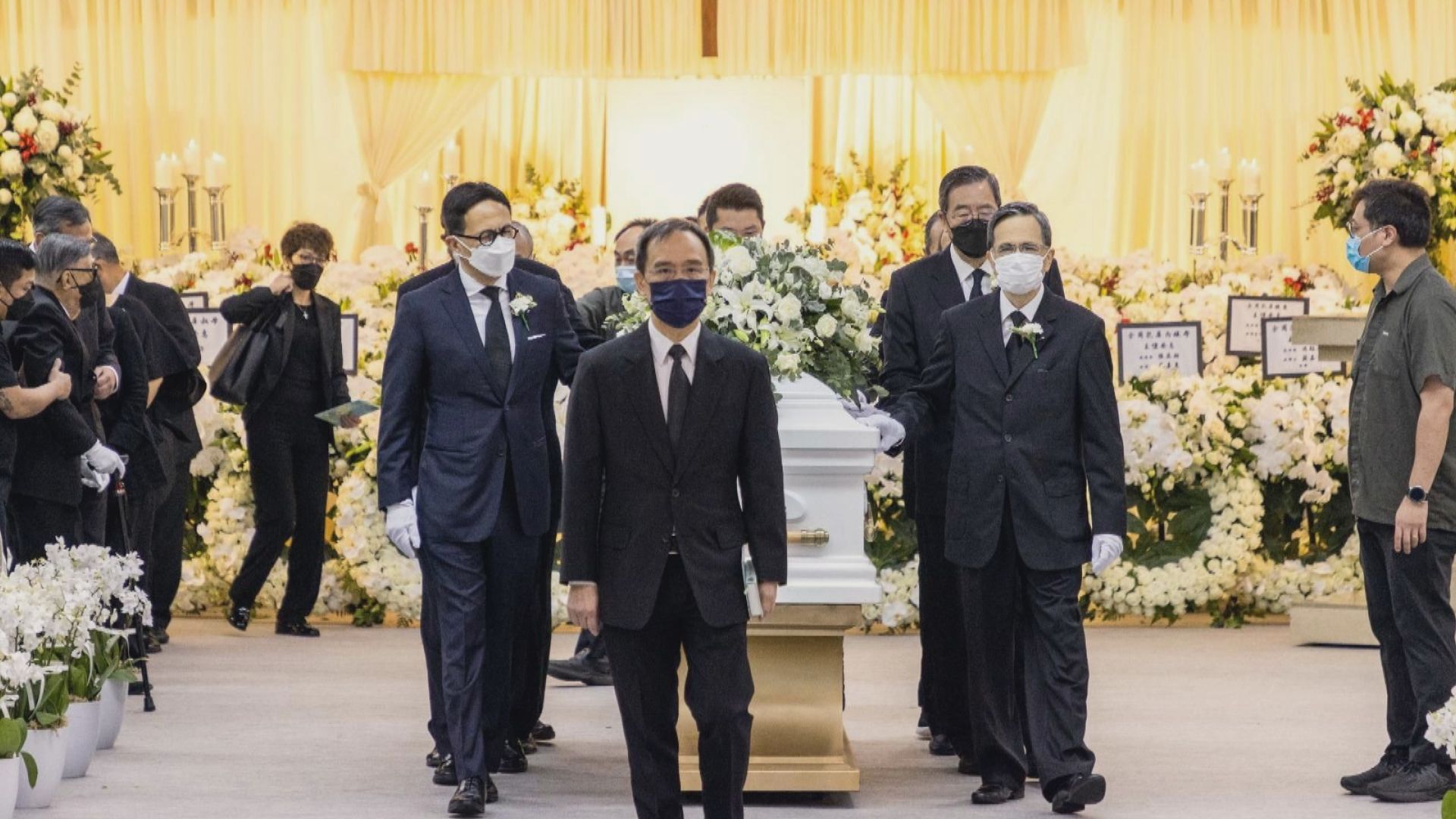 李澤鉅及李澤楷出席佘周孔屏安息禮拜