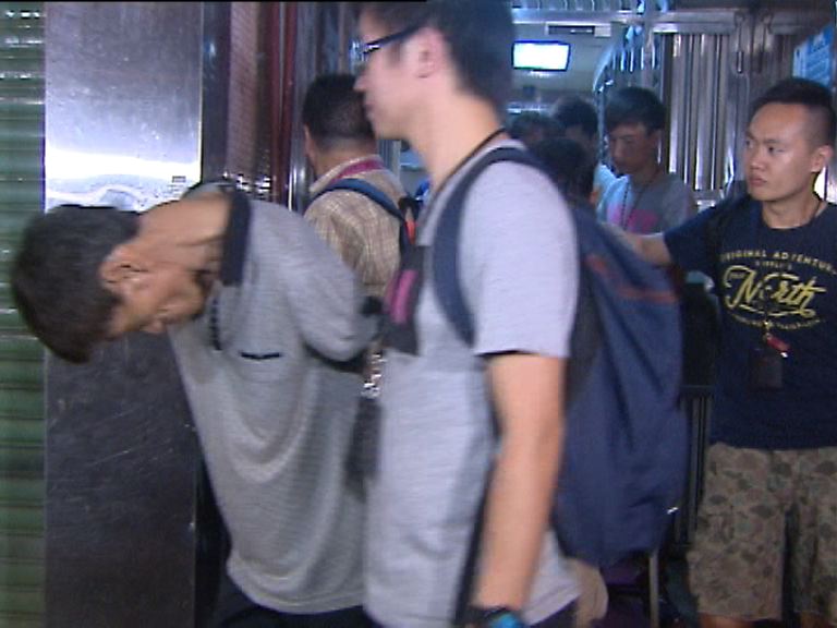 警方觀塘破麻雀賭檔拘7男1女