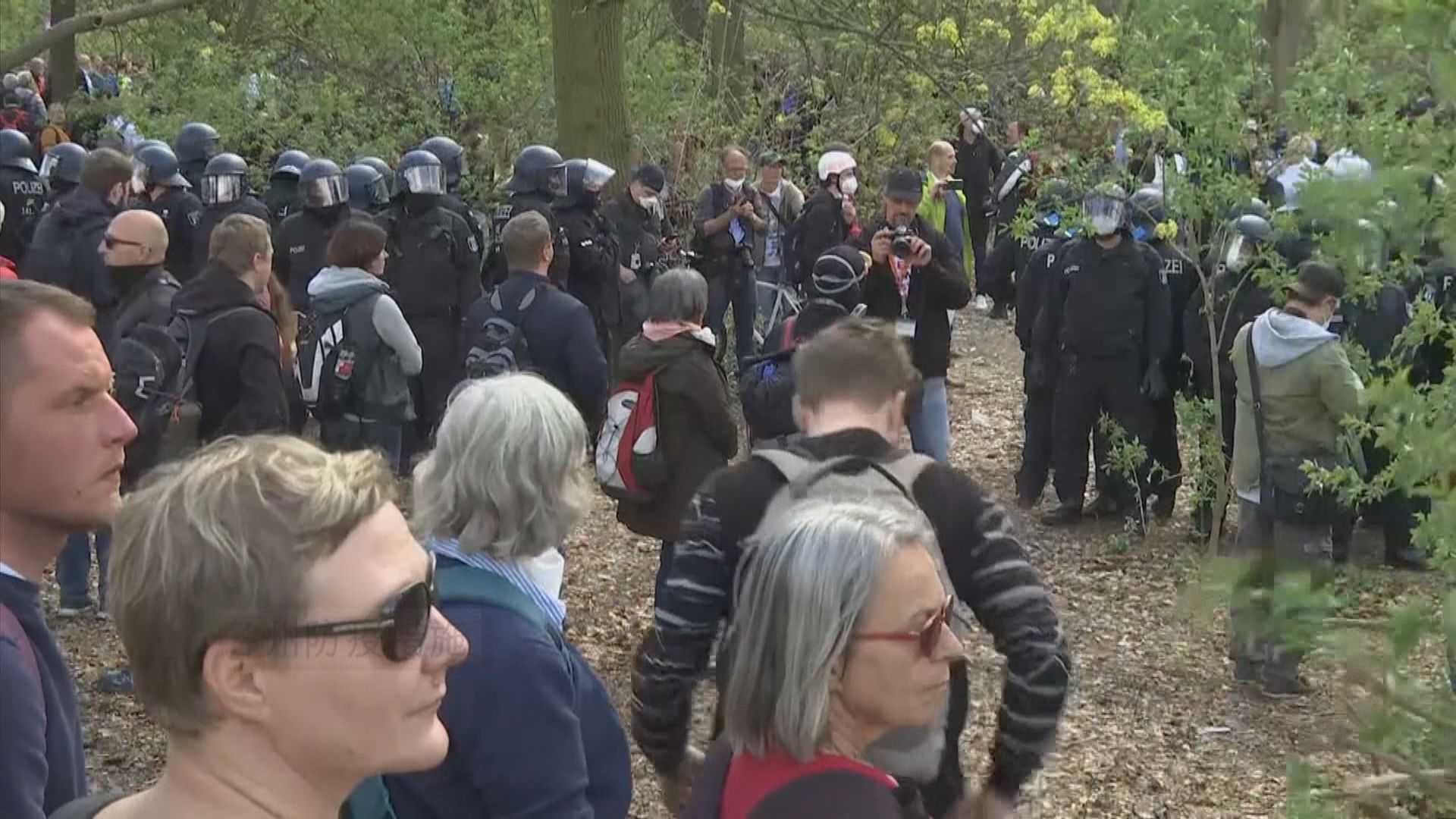 德國柏林有示威　反對政府擬統一各州防疫措施