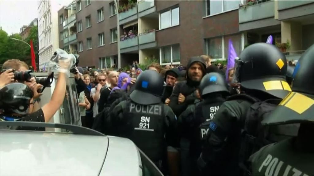 G20峰會示威者與警方衝突　逾百警員受傷
