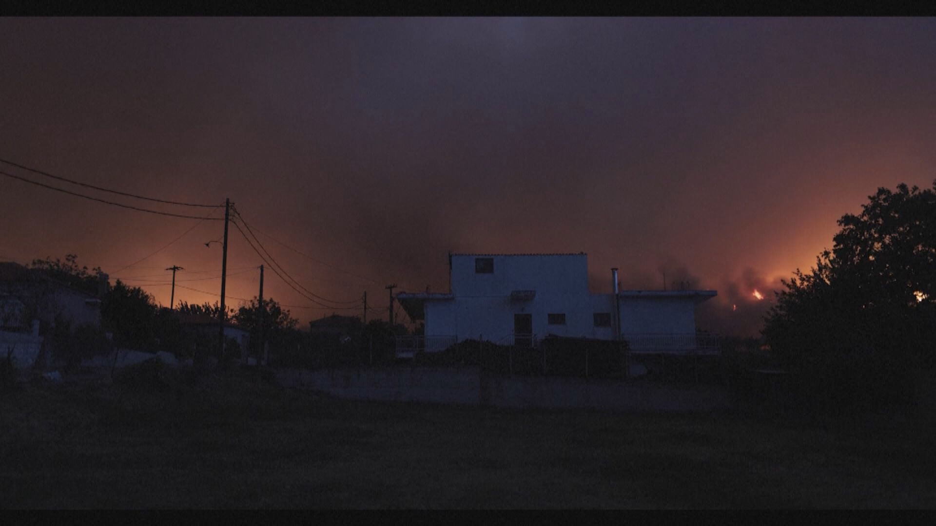 希臘雅典市郊發生山火多人撤離