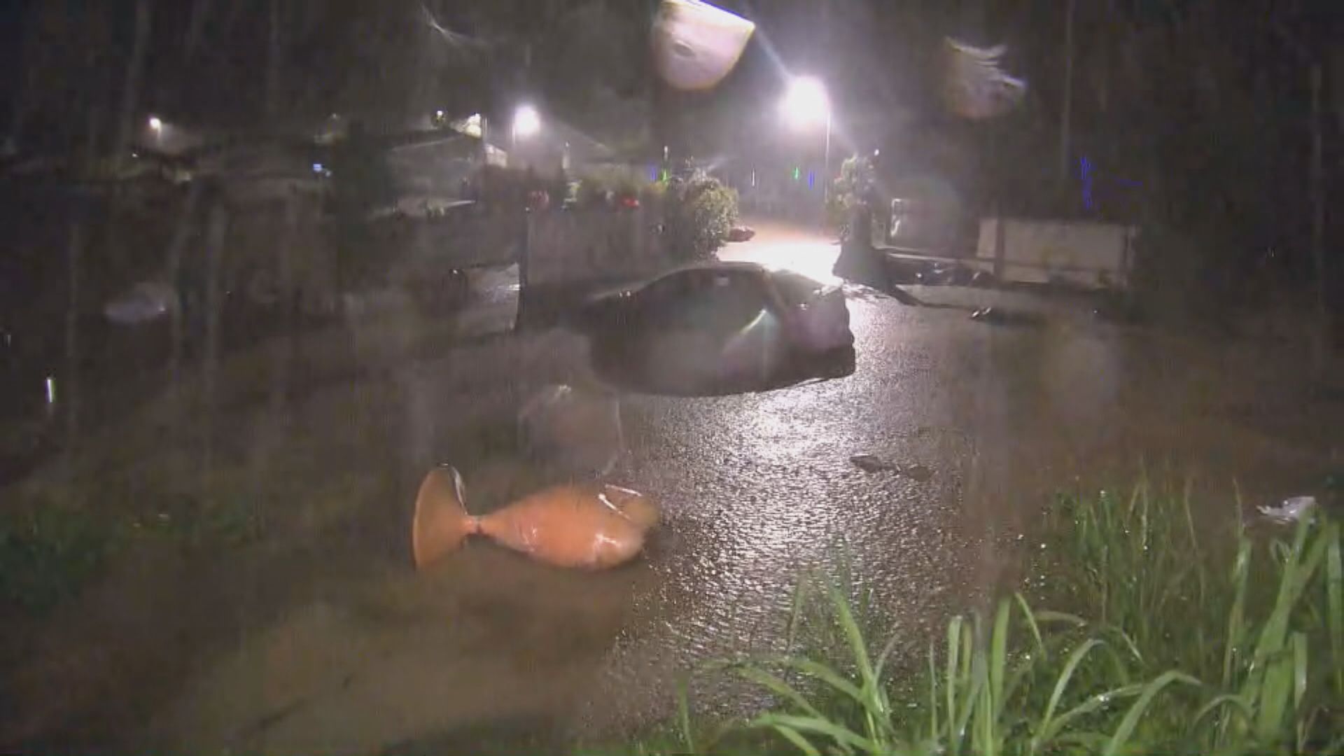 黑雨下全港多區嚴重水浸 水淹港鐵站 北區重災