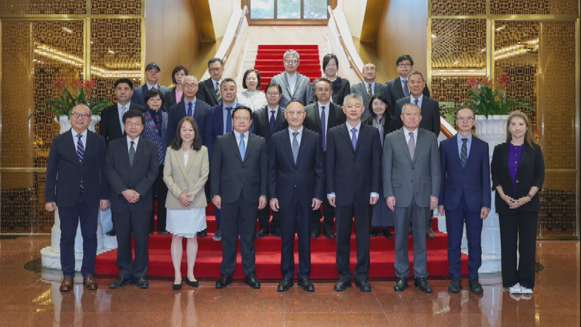 港澳辦副主任農融在北京會見香港傳媒高層內地參訪團