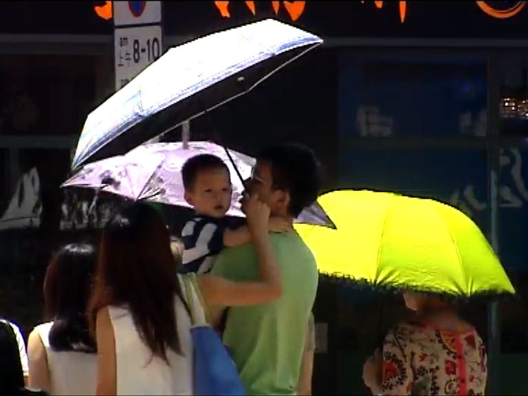 受蘇迪羅下沉氣流影響本港天氣酷熱