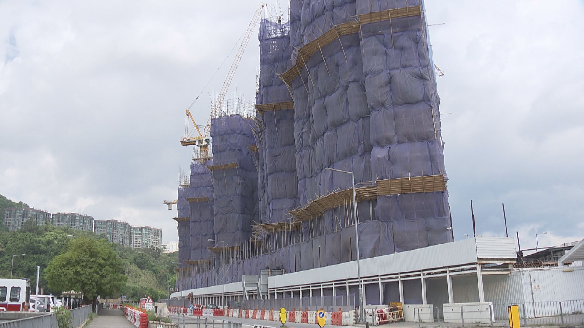 何永賢指房屋供應量不等同於落成量　不能相提並論