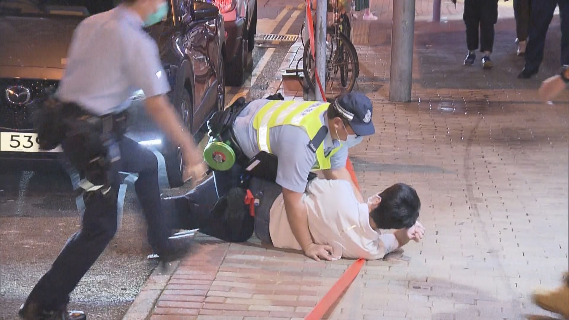 許智峯：不排除追究蓄意撞人司機及將他推倒的警員