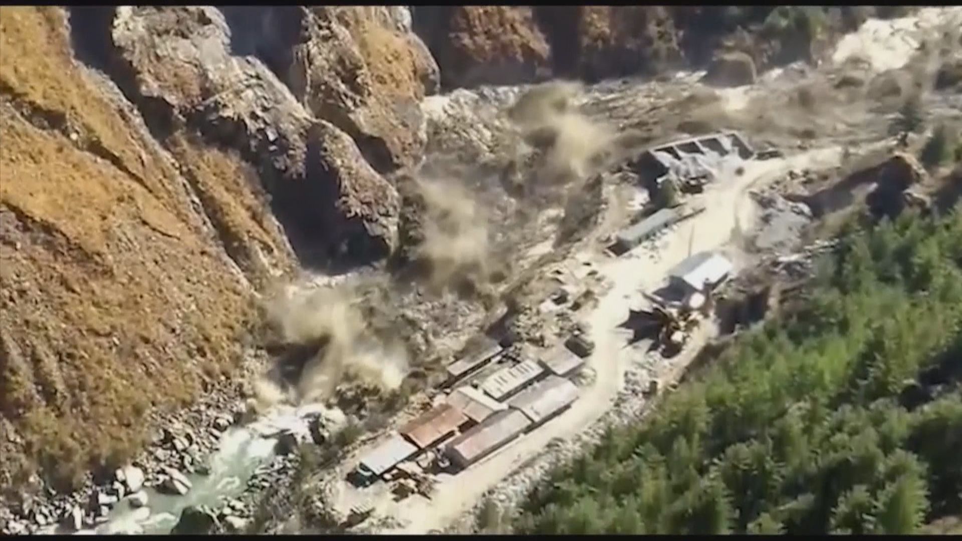 印度北部冰川破裂導致山洪暴發