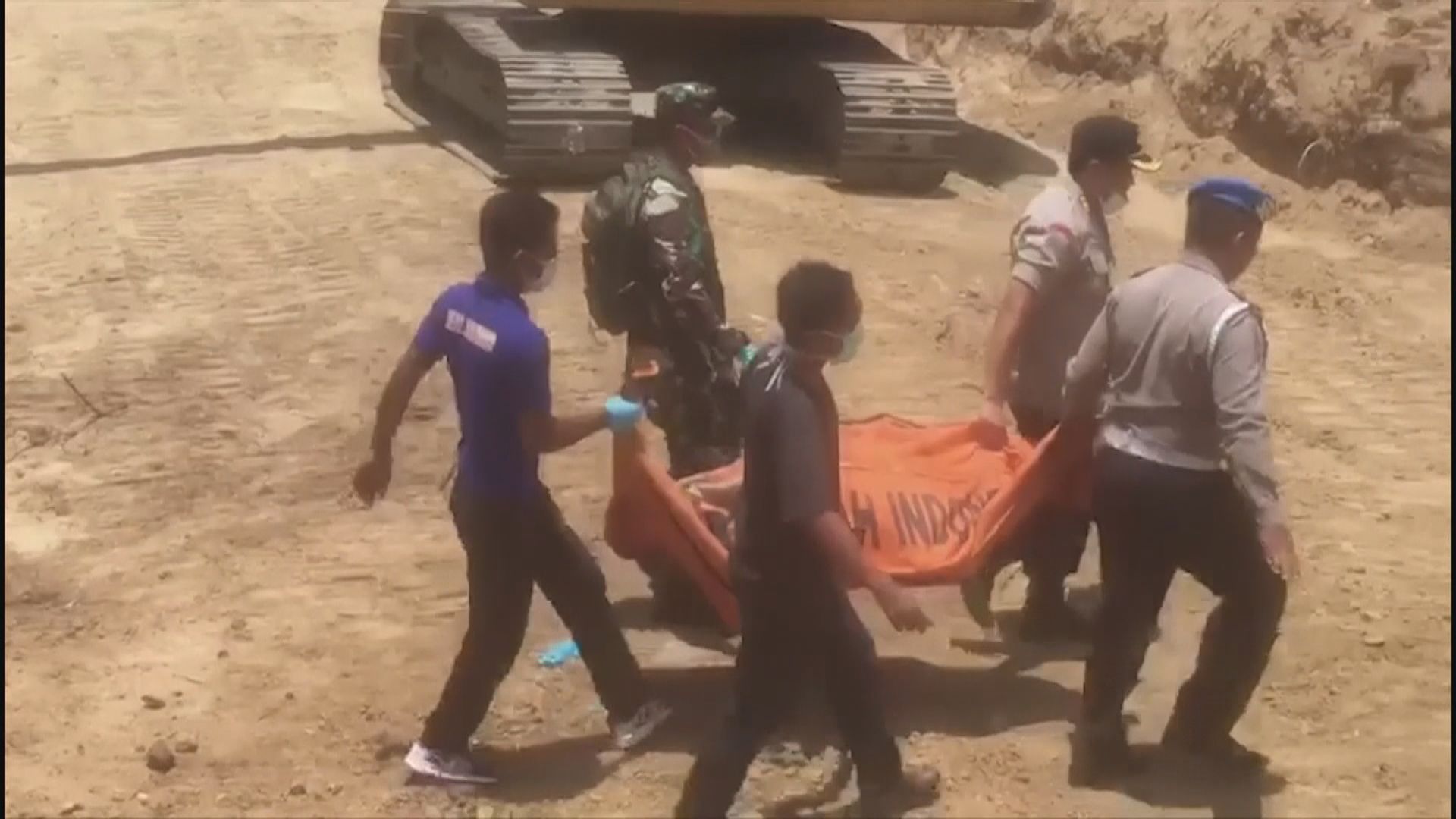 印尼地震遇難者集體下葬防疫情爆發